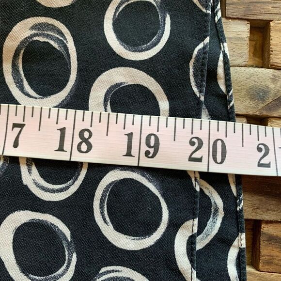 Ellen Tracy Silk Tank Geometric Circle Pattern Black White Women Size 8 EUC - Picture 10 of 10